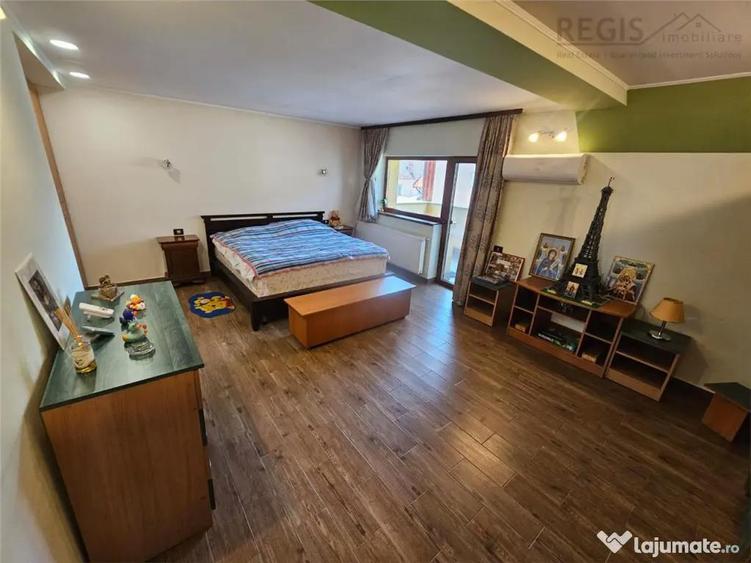 Casă cu 10 camere cu Teren 906 Mp în Centrul Istoric