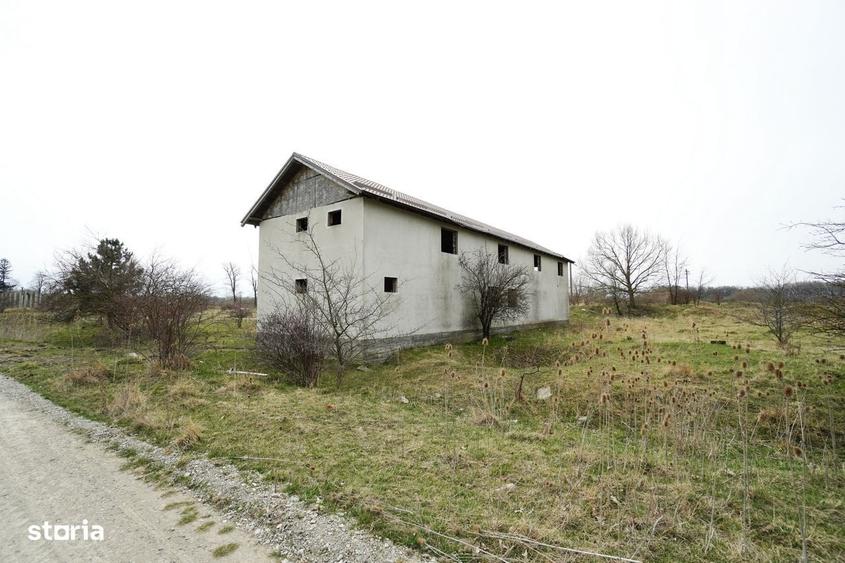 Casă cu 4 camere în Podu Oltului