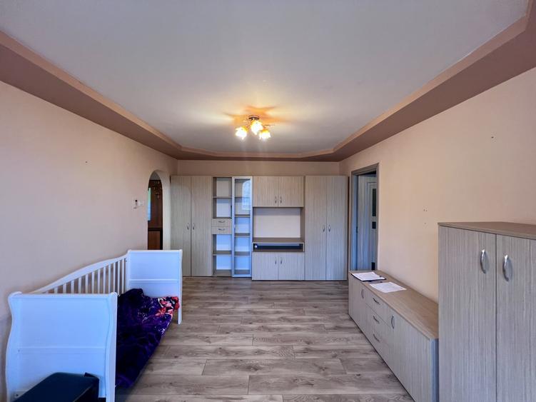 Apartament cu 2 camere semidecomandat, mobilat în Lipovei
