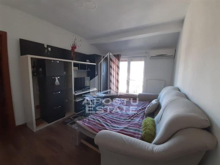 Apartament cu 2 camere semidecomandat în Complex Studențesc