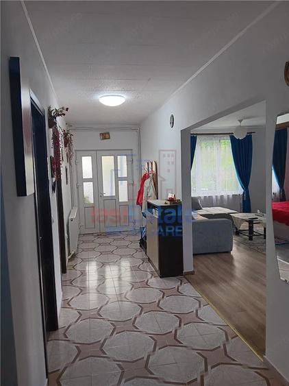 Casă cu Teren 1200 Mp în Filiași