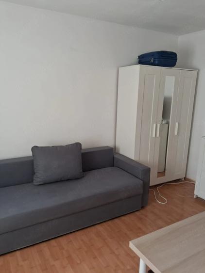 Garsonieră decomandată în Titan