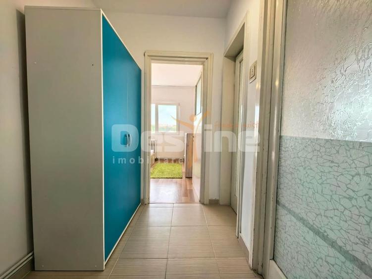 Apartament cu 3 camere semidecomandat, mobilat în Palat