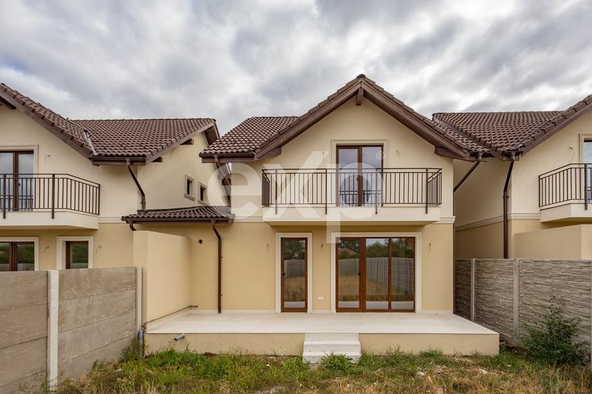 Duplex cu 4 camere cu Canalizare în Covaci