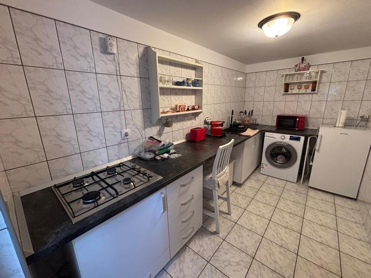 Garsonieră decomandată în Decebal