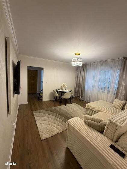 Apartament cu 4 camere decomandat în Central