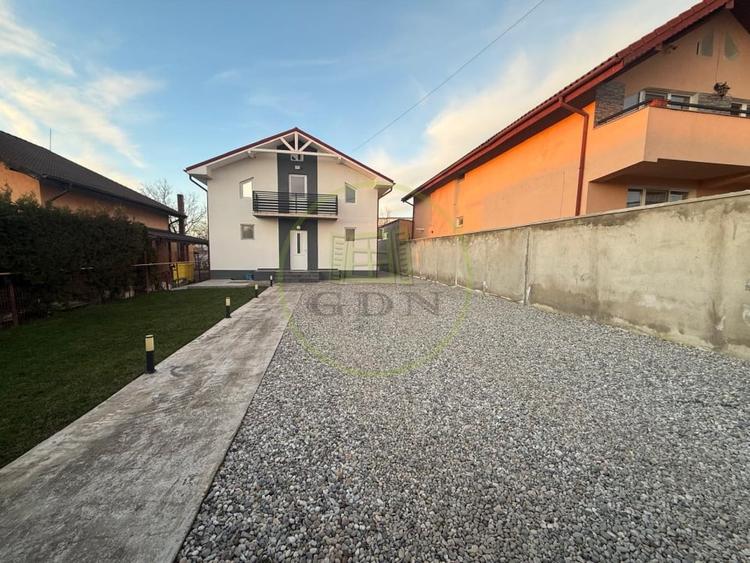 Casă individuală cu 3 camere cu Canalizare în Cârcea
