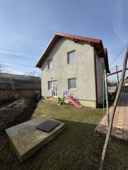Casă individuală cu 5 camere cu Teren 900 Mp în Palanca