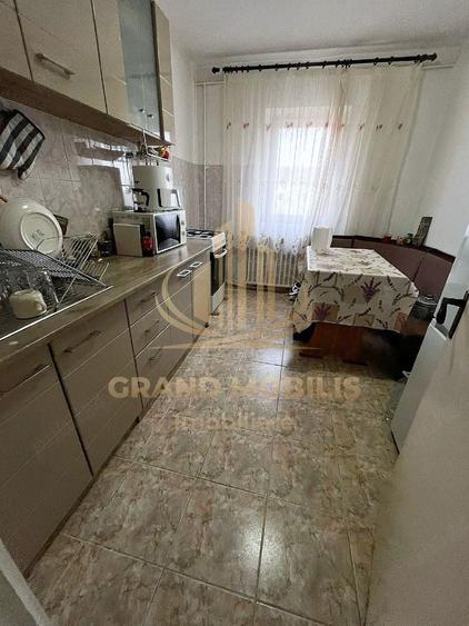 Apartament cu 2 camere semidecomandat, mobilat în Olimpia-Stadion