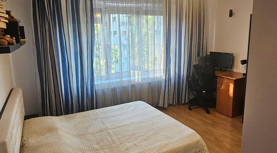 Apartament cu 4 camere decomandat în Dristor