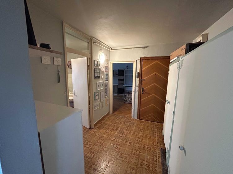 Apartament cu 2 camere semidecomandat în Soarelui