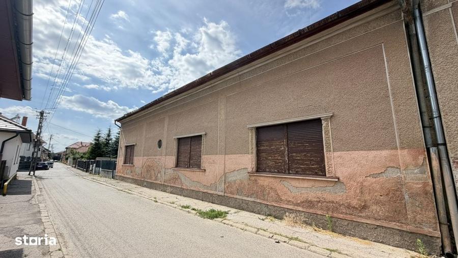 Casă cu 4 camere în Central