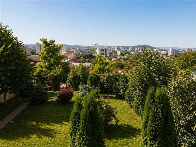 Casă individuală cu 9 camere cu Canalizare în Tudor Vladimirescu
