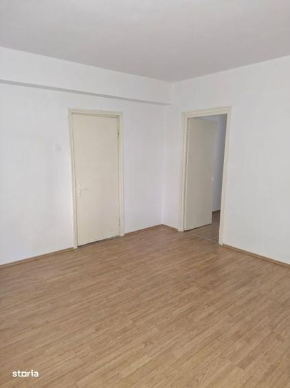 Apartament cu 2 camere semidecomandat în Titulescu