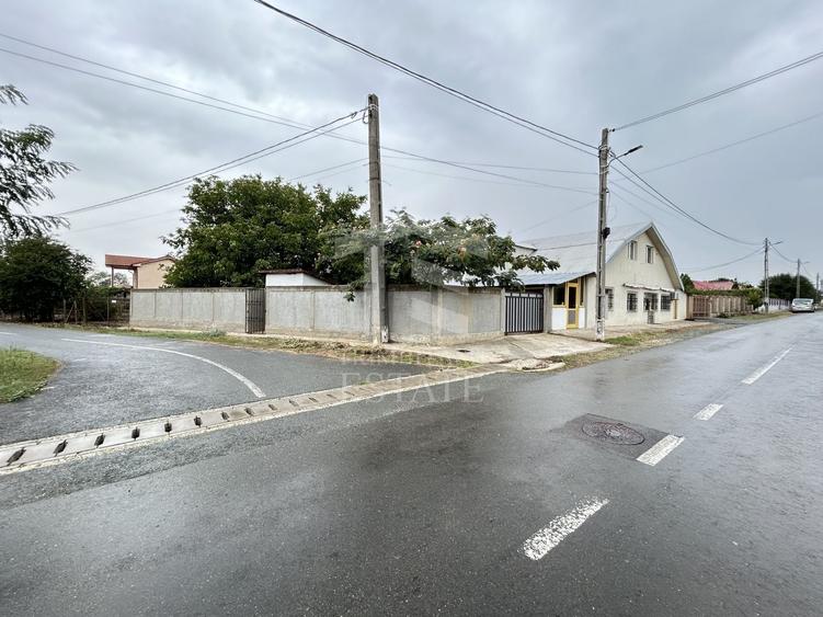 Casă individuală cu 5 camere cu Canalizare în Pecineaga