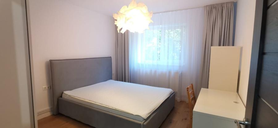 Apartament cu 3 camere decomandat în Gruia