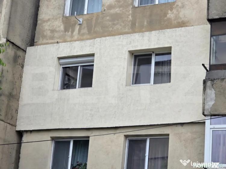 Apartament cu 3 camere decomandat în Est