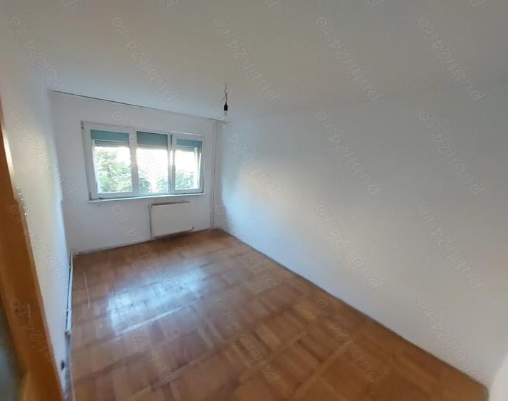 Apartament cu 3 camere semidecomandat în Govândari