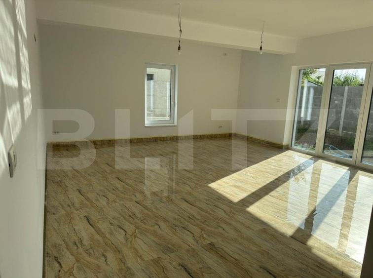 Casă individuală cu 5 camere cu Garaj în Dumbrăvița