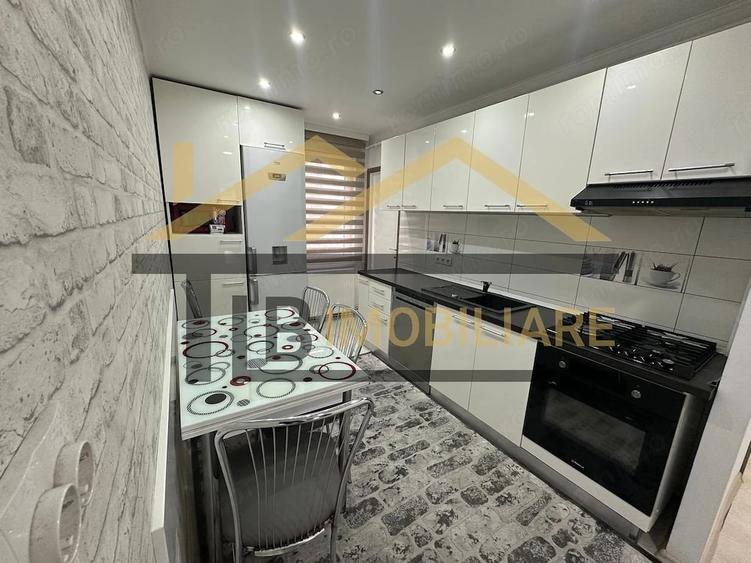 Apartament cu 3 camere decomandat în Cornișa