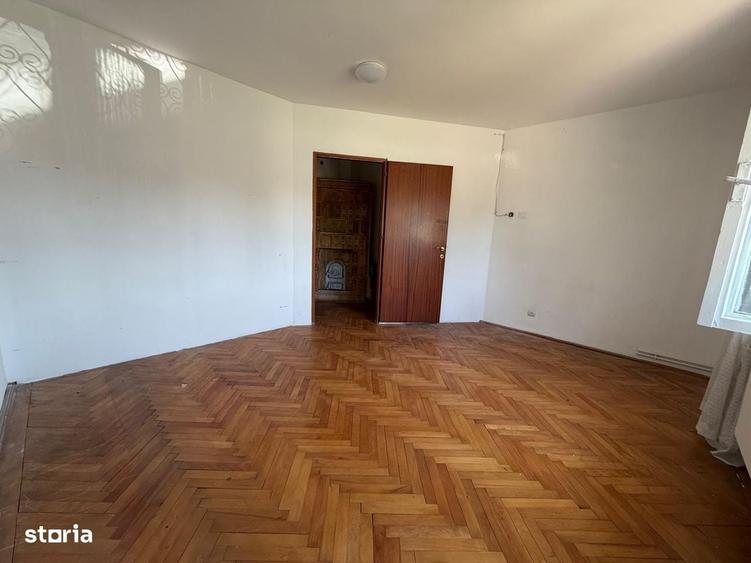 Casă cu 4 camere în Odăi