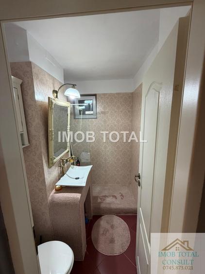 Apartament cu 2 camere semidecomandat în Craiovei