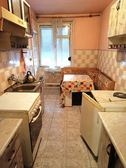 Apartament cu 3 camere decomandat în Central