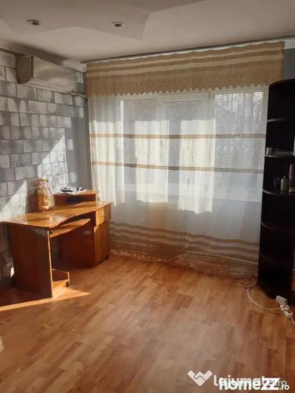 Apartament cu 4 camere semidecomandat în Micro 39