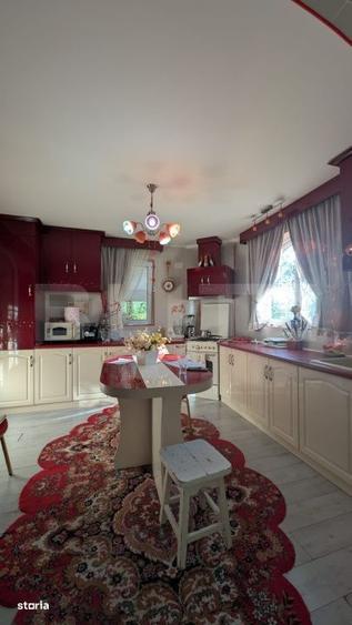 Casă cu 4 camere în Mărginenii de Sus
