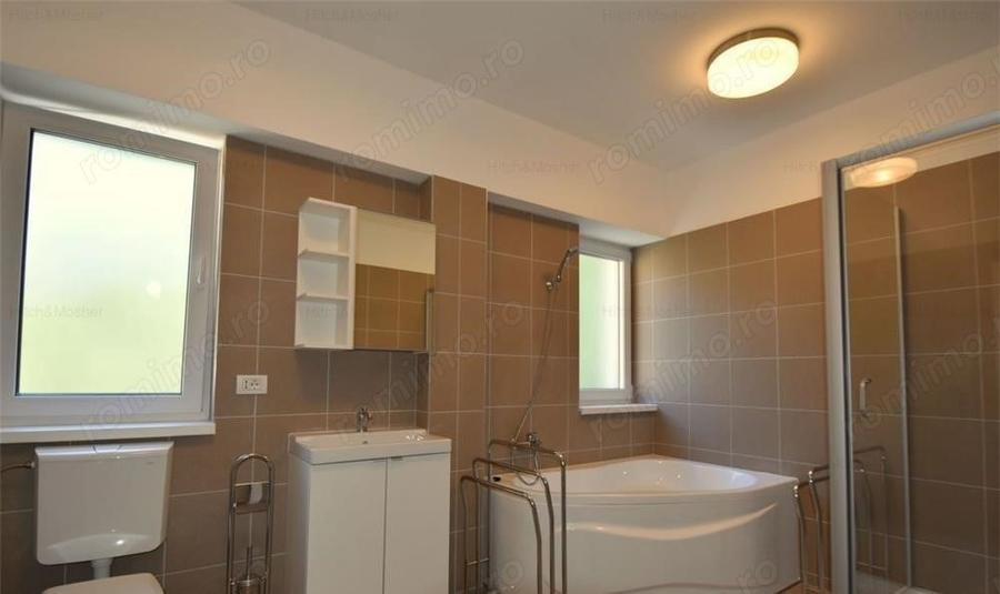 Apartament cu 5 camere decomandat în Medicină