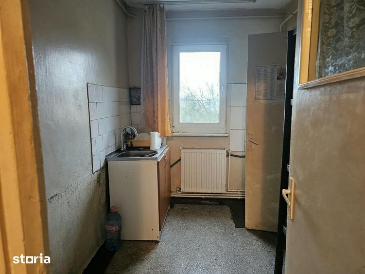 Apartament cu 2 camere semidecomandat în Podu Roș