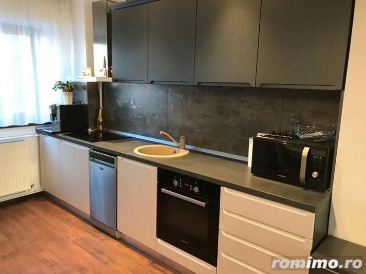 Apartament cu 3 camere decomandat în Lipovei
