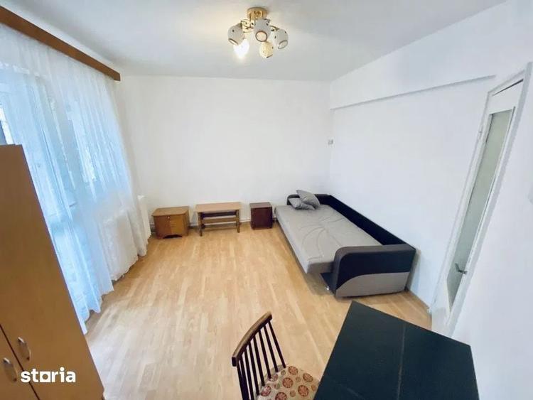 Garsonieră decomandată în Central