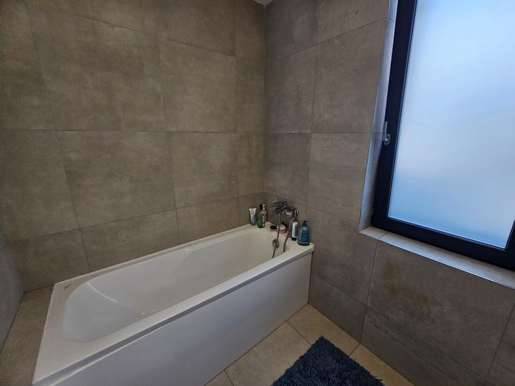 Casă individuală cu 3 camere cu Canalizare în Tunari