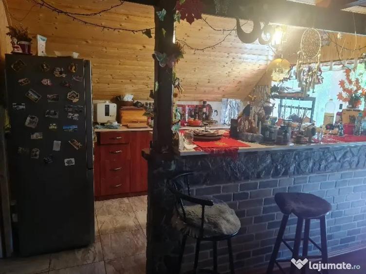 Casă cu 4 camere cu Teren 1800 Mp în Central