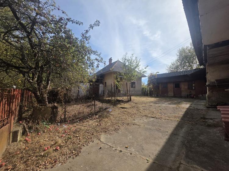 Casă cu 4 camere în Vlădești