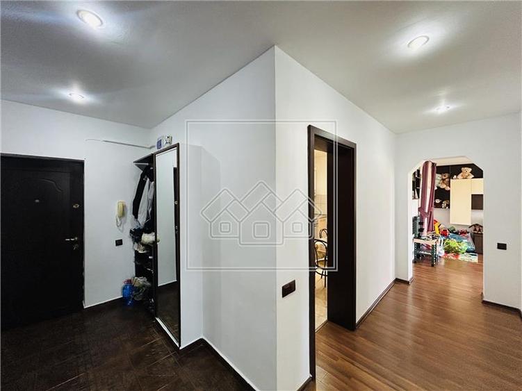 Apartament cu 2 camere decomandat în Șelimbăr