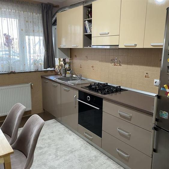 Apartament cu 3 camere semidecomandat, mobilat în George Enescu