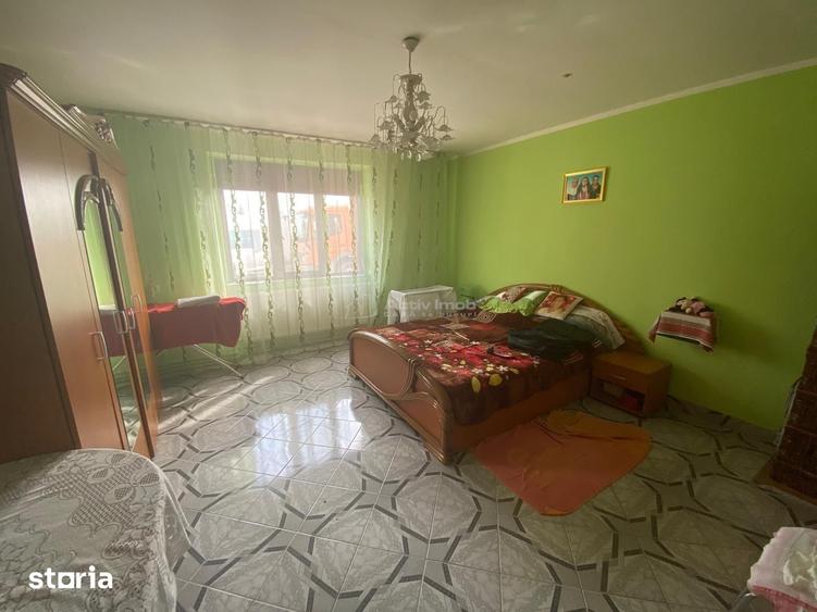 Casă cu 9 camere cu Teren 2892 Mp în Obreja