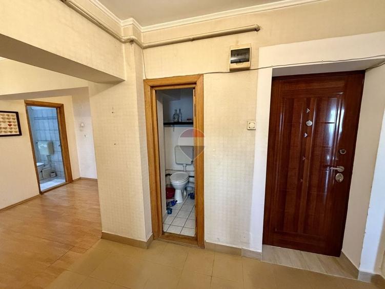 Apartament cu 3 camere decomandat în Central