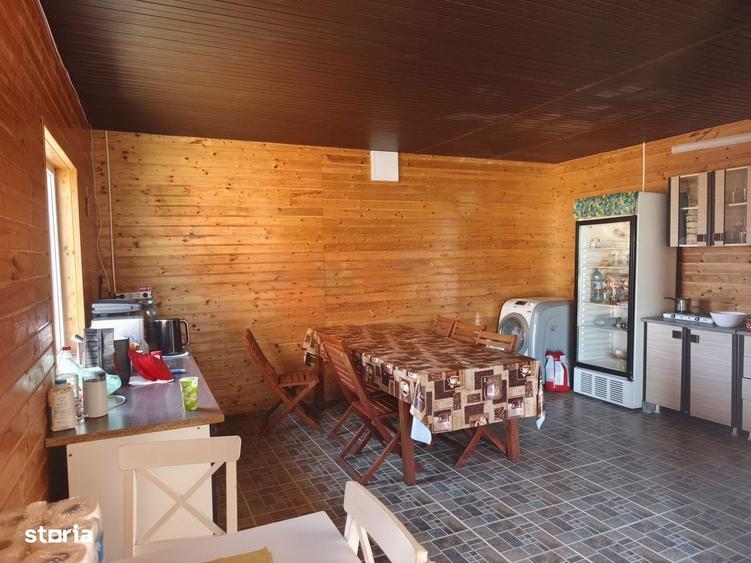 Casă cu 4 camere în Corbu