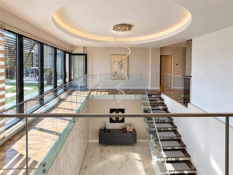 Penthouse cu 5 camere decomandat, mobilat în Herăstrău