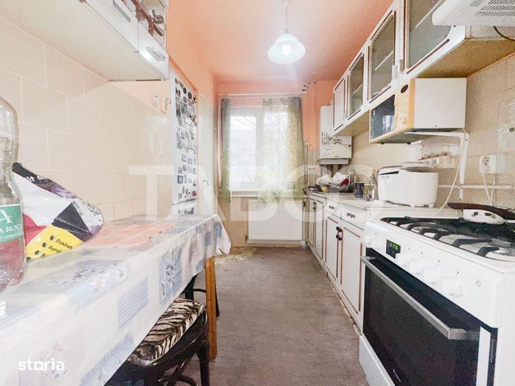 Apartament cu 4 camere decomandat, mobilat în Plopilor