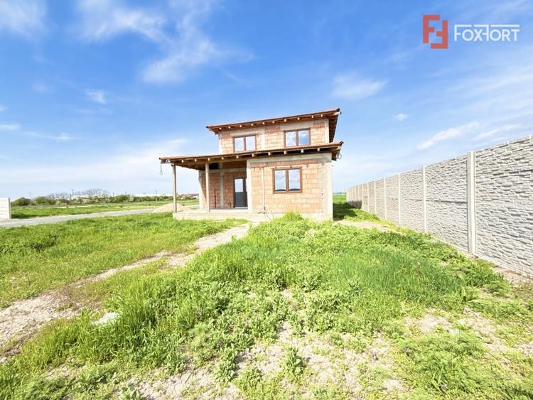 Casă individuală cu 4 camere cu Canalizare în Săcălaz