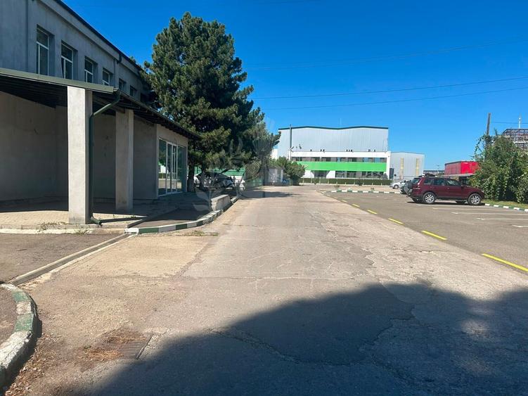Spațiu comercial, de 900 mp, în Bucov