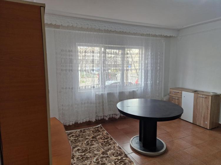 Apartament cu 2 camere decomandat în Piața