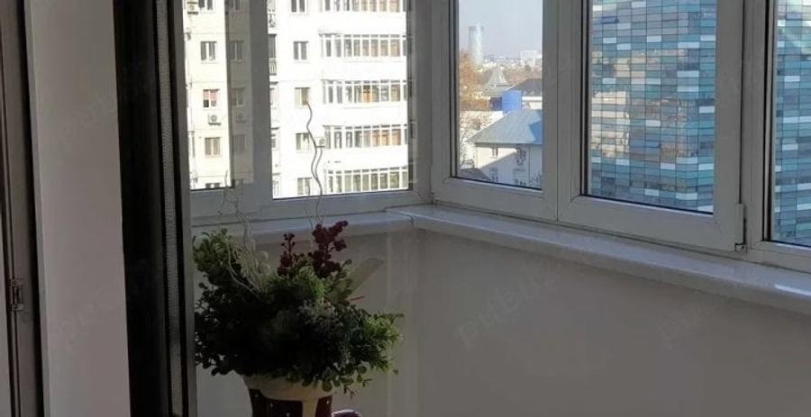 Apartament cu 3 camere decomandat, mobilat în Victoriei