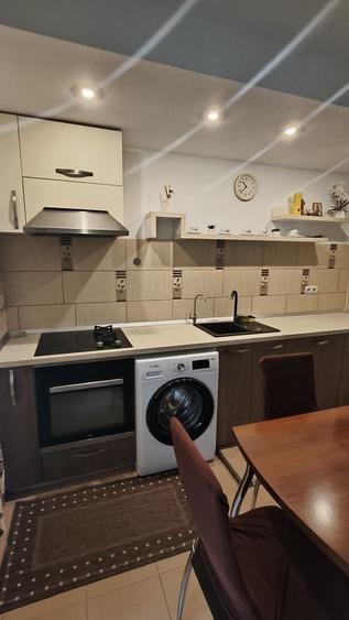 Apartament cu 3 camere decomandat în Exterior Vest