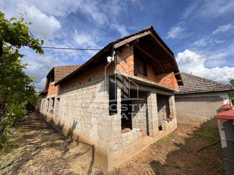 Casă individuală cu 15 camere cu Canalizare în Pesac