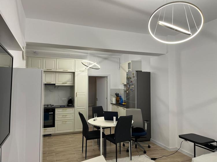 Apartament cu 3 camere semidecomandat, mobilat în Theodor Pallady